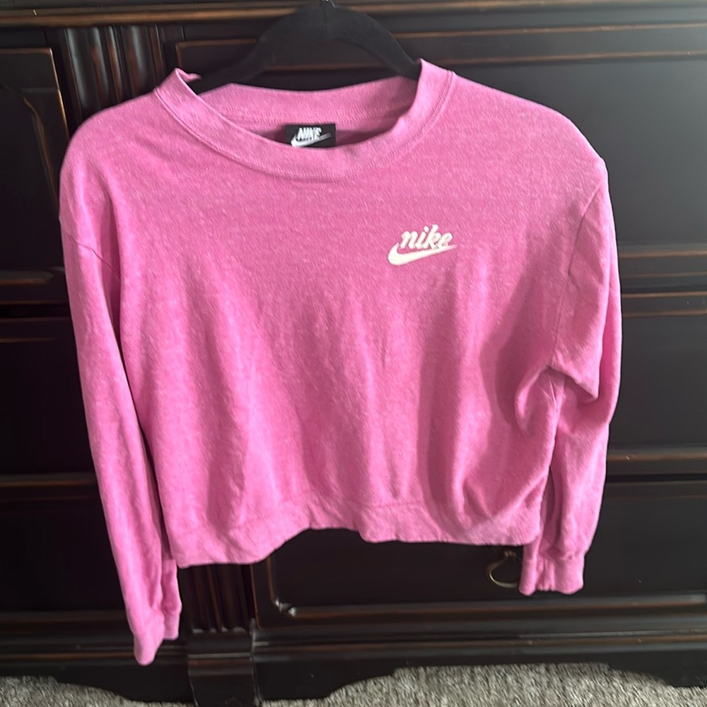 Nike cropped long sleeve pink shirt
